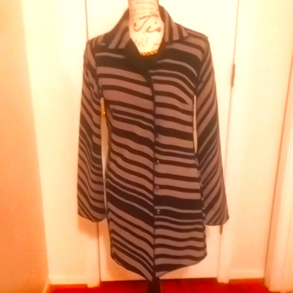 Reversible 2 STUNNING LOOKS IN A  SMALL LIGHTWEIGHT  CLASSIC STYLE jacket. - Picture 6 of 12